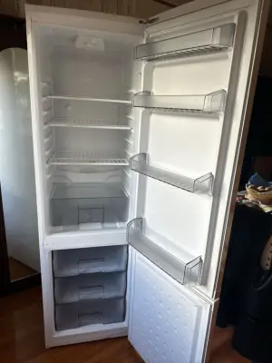 Donez frigider Arctic combină frigorifică. Funcționează, dar nu răcește