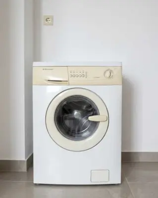 Donez mașină de spălat Electrolux, nefolosită de câțiva ani