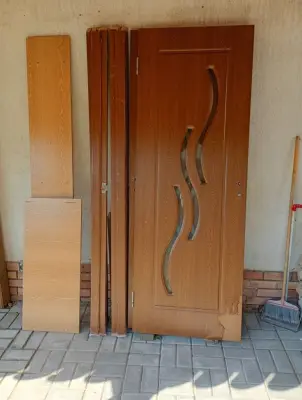 Donez 2 usi de interior si polite pal
