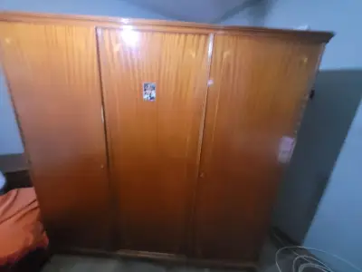 Donez mobila de lemn veche