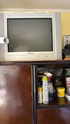Donez vitrina lemn si TV model vechi