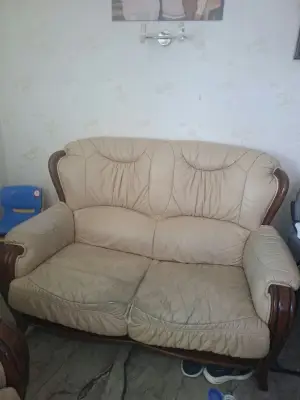 Donez fotoliu și canapea din piele