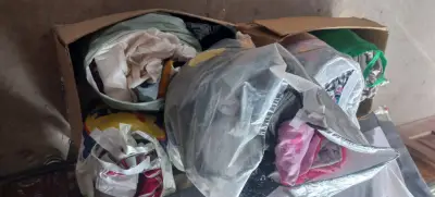 Donez hainute și un pătuț pliabil