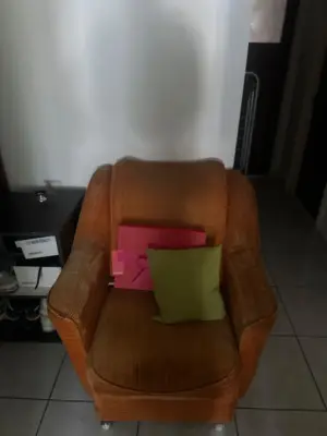 Fotoliu Donez cu tapiterie textilă de culoare maro
