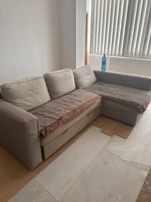 Donez coltar exensibil. Sezutul are o ruptura, in rest este in stare buna.